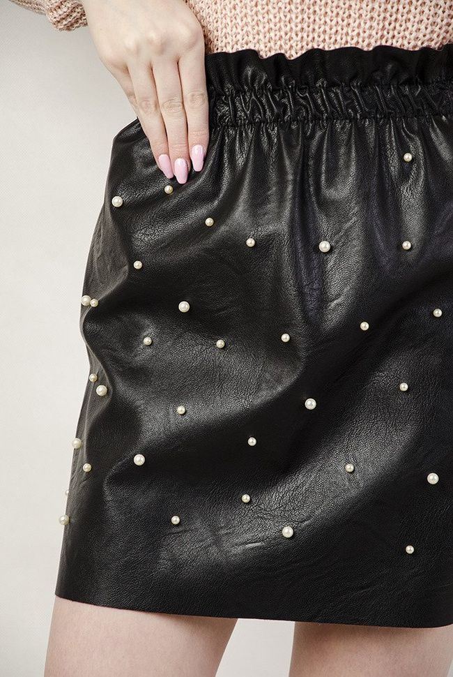 Czarna spódnica z koralikami