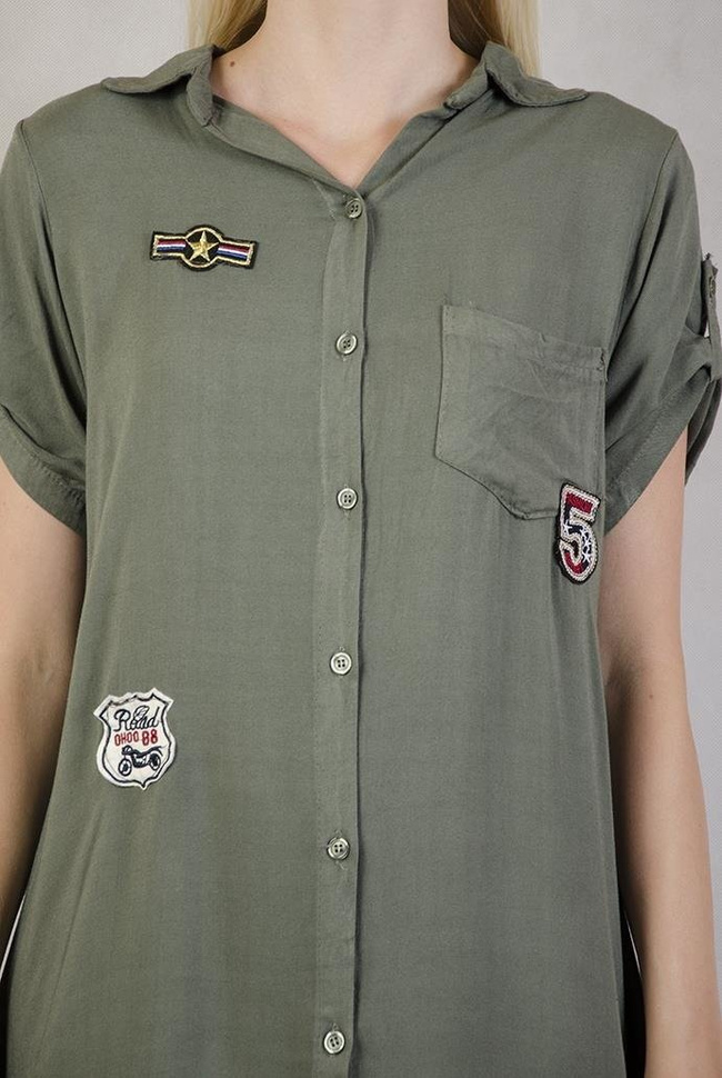 Koszula khaki z naszywkami i przedłużanym tyłem