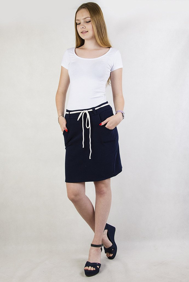 Krótka, granatowa spódniczka z wiązaniem