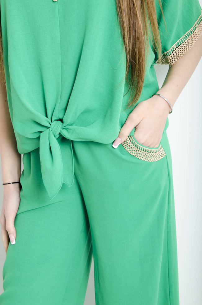 KOMPLET ZIELONY Z OZDOBNYM WIĄZANIEM I KORONKĄ 