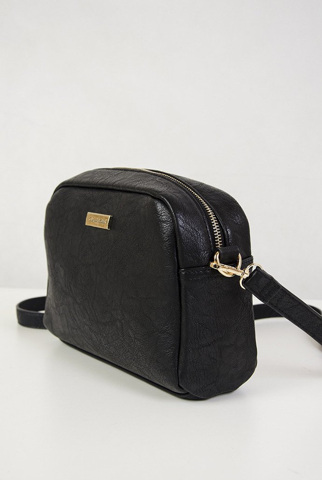 Czarna, mała torebka ze sprzączką