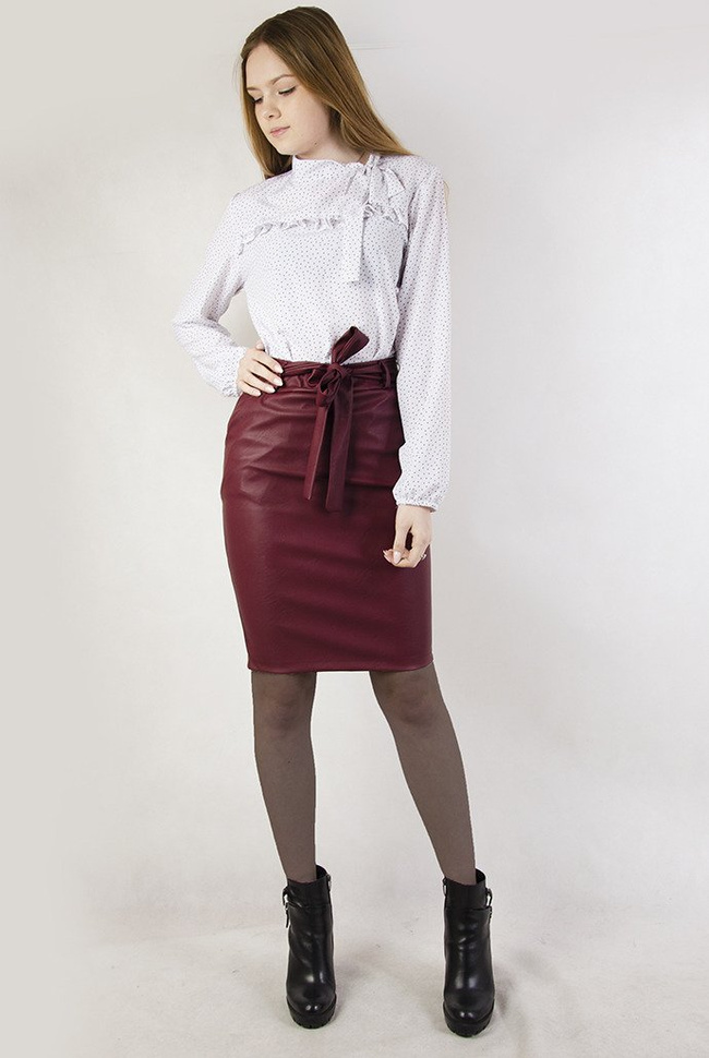 Bordowa ołówkowa spódnica skórkowa  z kieszeniami oraz paskiem