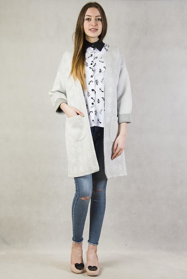 Szara narzutka zamszowa z ażurowym przodem