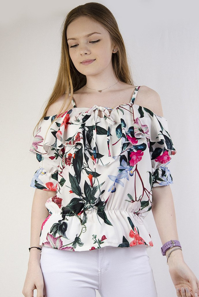 Biała zwiewna bluzka w kwiaty