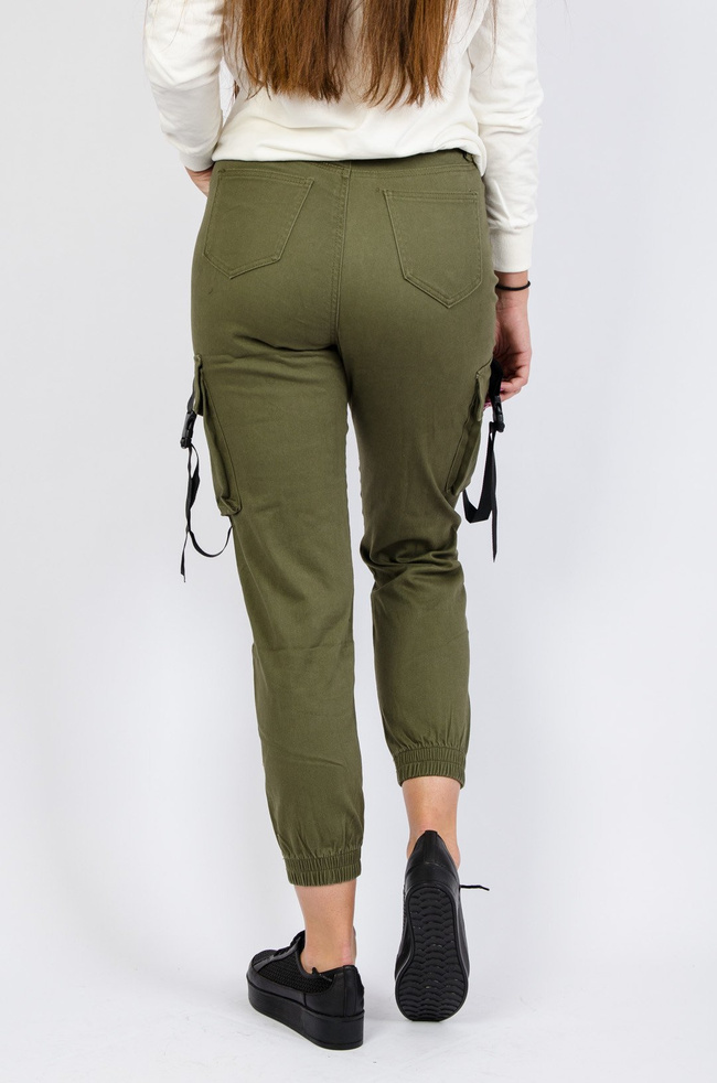 Zielone bojówki z paskami po bokach