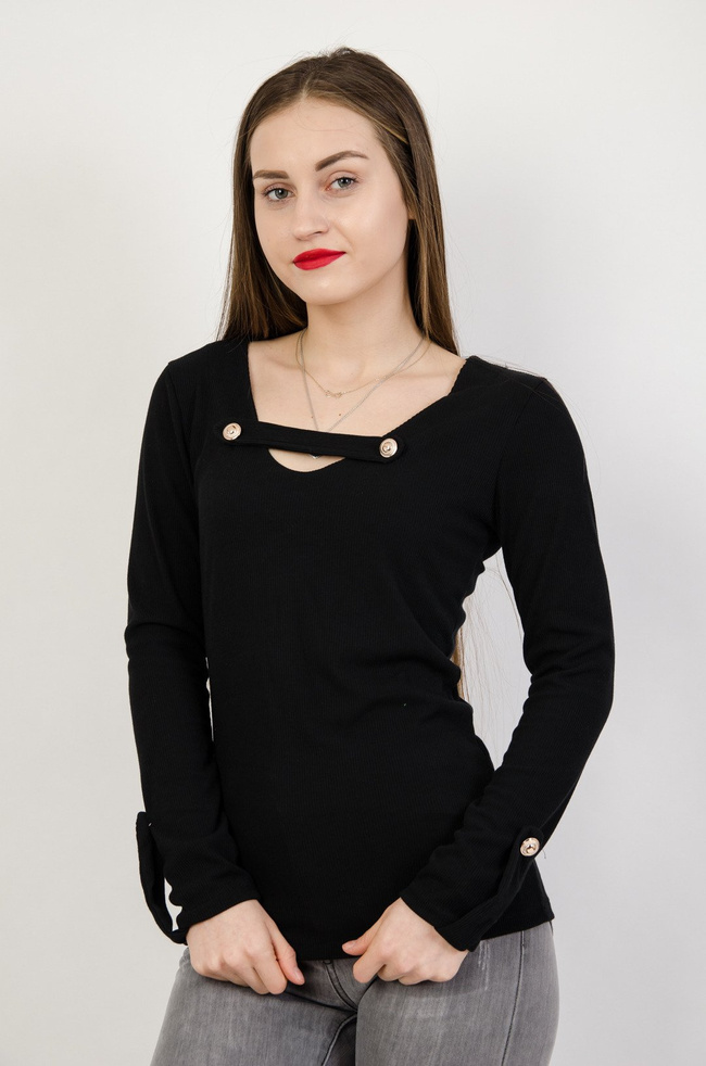 Czarna prążkowana bluzka z guzikami przy dekolcie