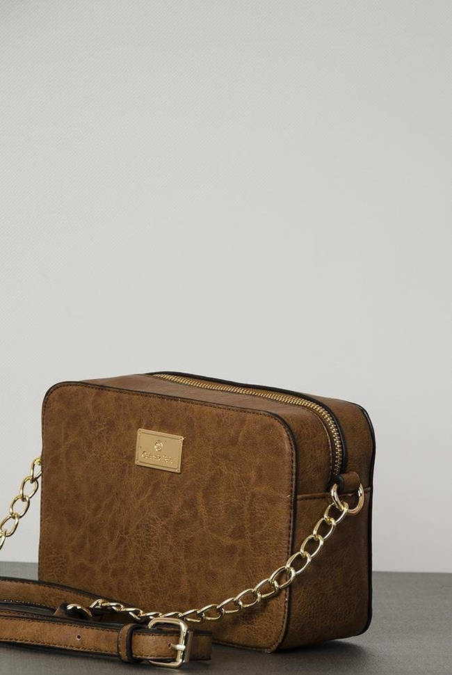 Brązowa torebka na złotym łańcuszku