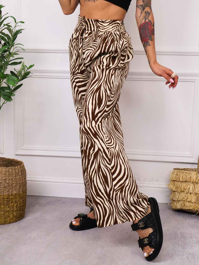 SPODNIE W ZEBRĘ Z SZEROKIMI NOGAWKAMI- BRĄZOWY