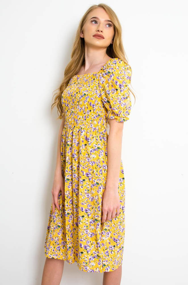 ŻÓŁTA SUKIENKA Z BUFKAMI W DROBNE FIOLETOWE KWIATY