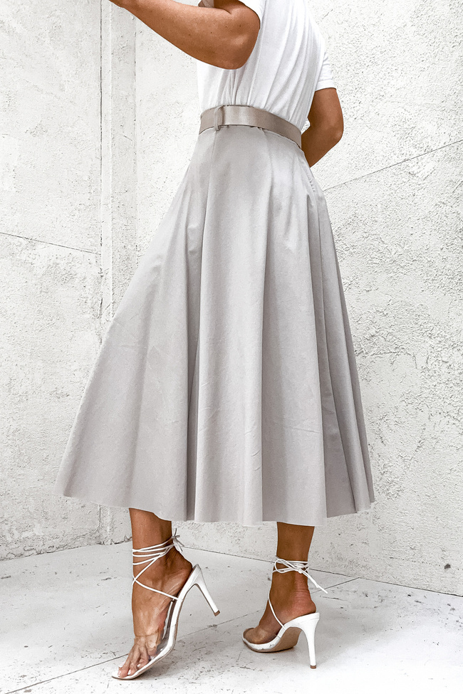 ROZKLOSZOWANA BAWEŁNIANA SPÓDNICA Z PASKIEM- SZARA