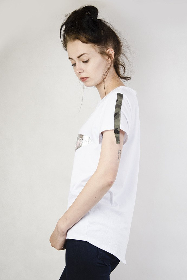 Biała bluzka z gwiazdą i moro paskami