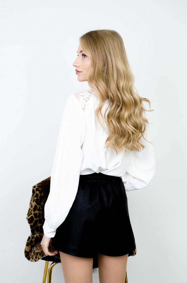 BIAŁA KOSZULA Z KORONKOWYMI WSTAWKAMI