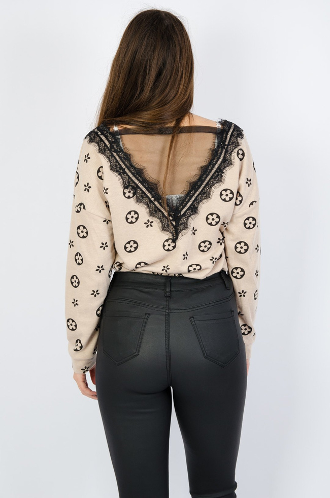 Beżowa bluzka z koronką oraz siateczką na plecach