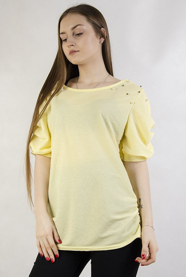 Żółta bluzka z wycięciem na plecach oraz koralikami na ramionach