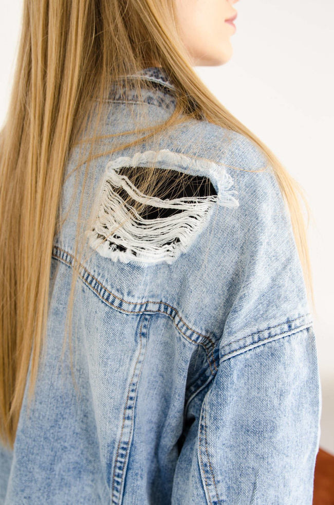 KURTKA JEANSOWA Z PRZETARCIAMI