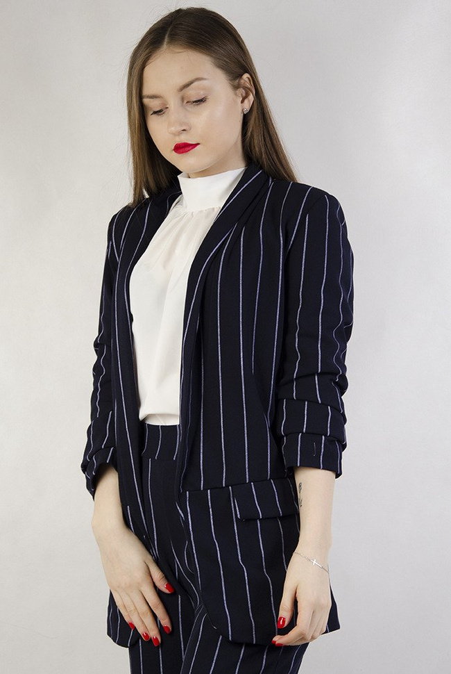 Granatowa marynarka w prążki z marszczonymi rękawami
