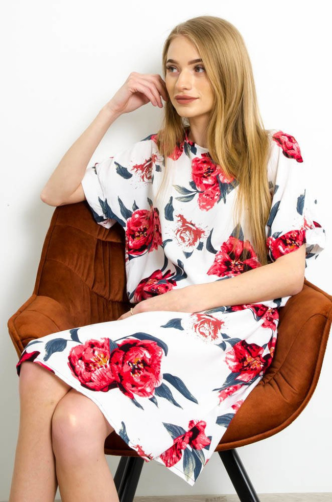 BIAŁA SUKIENKA W KWIATY Z DEKOLTEM W ŁÓDKĘ