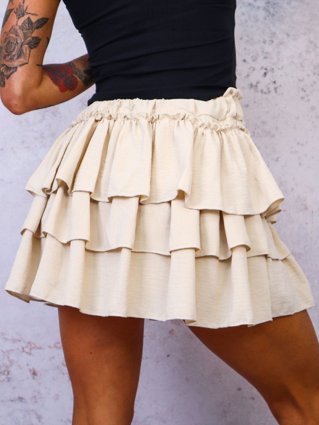 SPÓDNICO-SPODENKI Z FALBANAMI I NASZYWKĄ- BEŻOWE