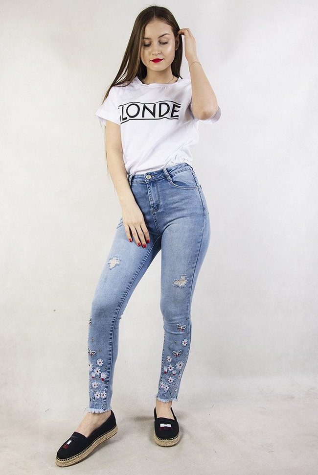 Jasne spodnie jeansowe z kolorowymi kwiatami