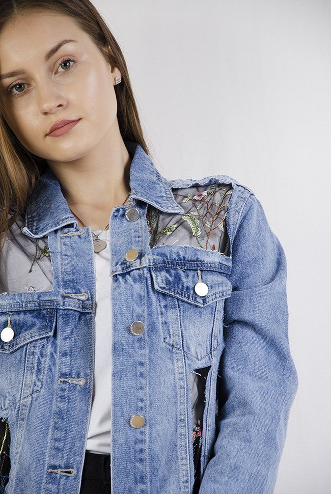 Kurtka jeansowa z haftami i elementami prześwitującymi