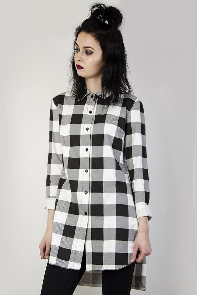 Asymetryczna koszula w czarno-białą kratę