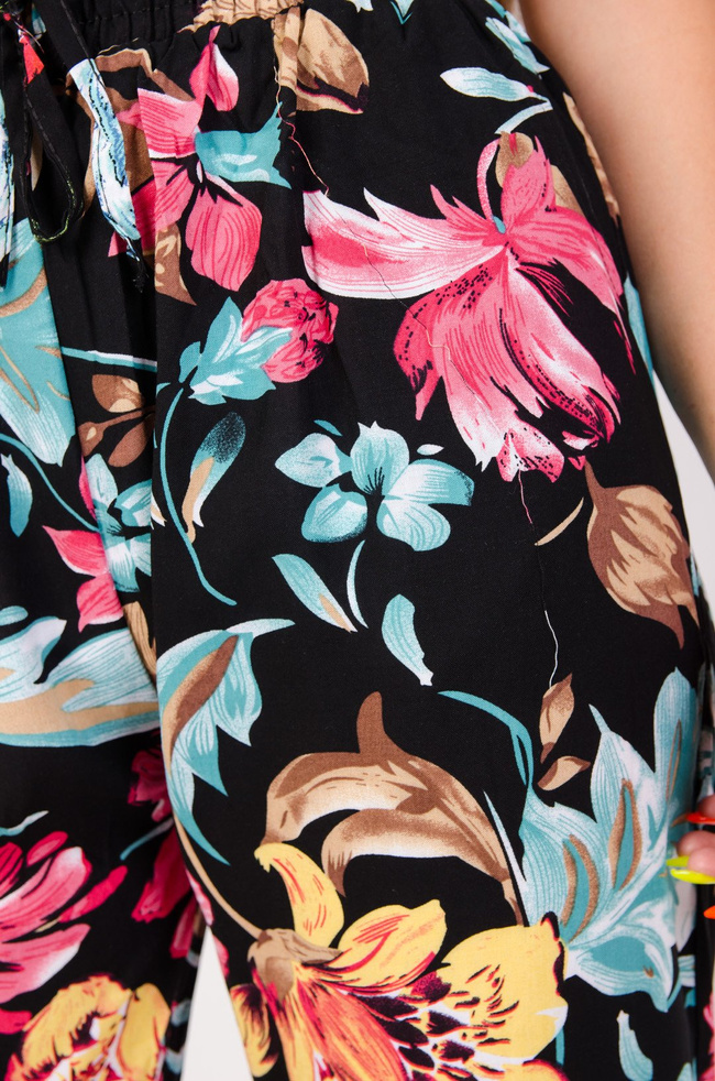 Czarne Alladynki w kwiaty