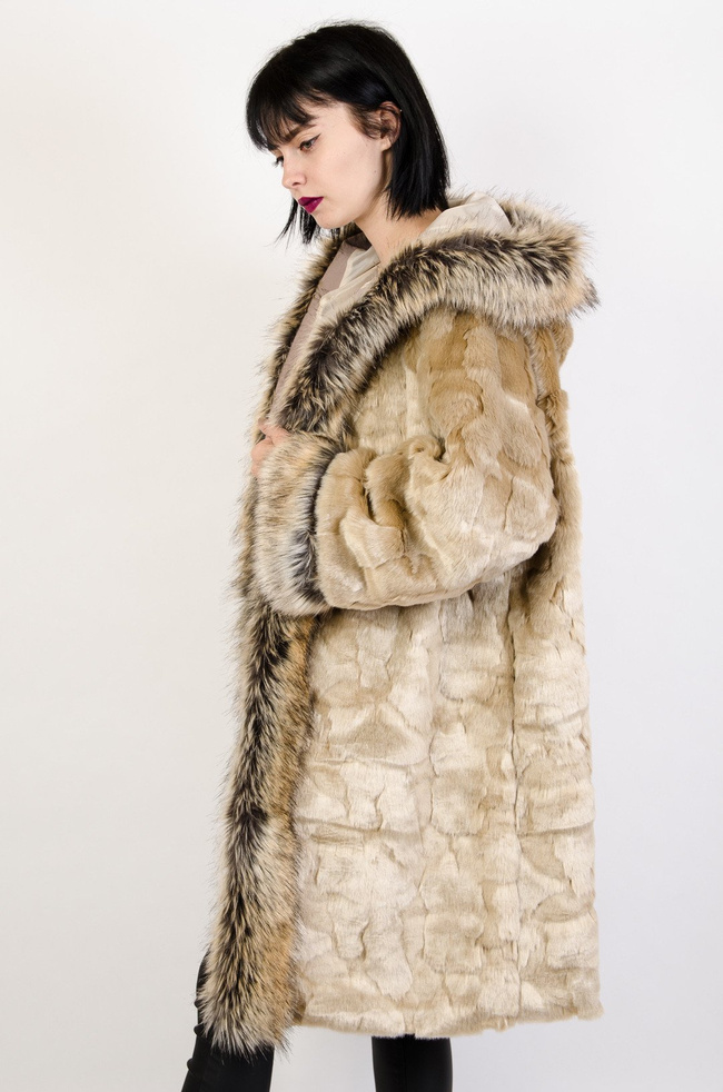 Beżowe sztuczne futro z kapturem