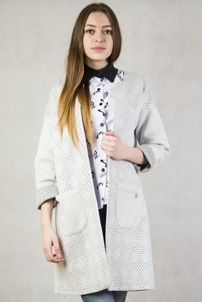 Szara narzutka zamszowa z ażurowym przodem