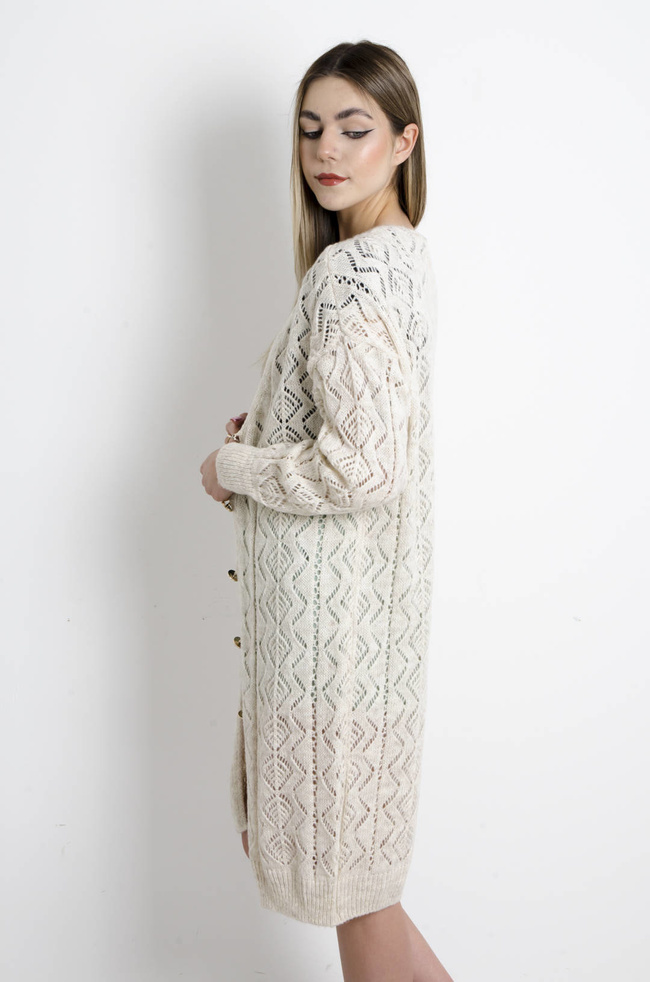 NARZUTA DŁUGA AŻUROWA ZAPINANA NA GUZIKI- BEŻOWA