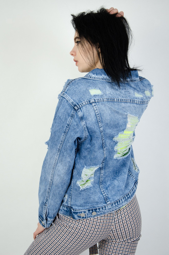 Kurtka jeansowa z przetarciami