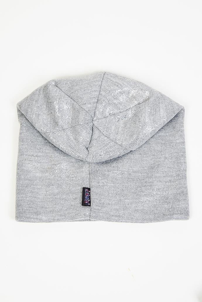 Jasnoszara czapka ze srebrnymi drobinkami i naszywką "JAKOB"