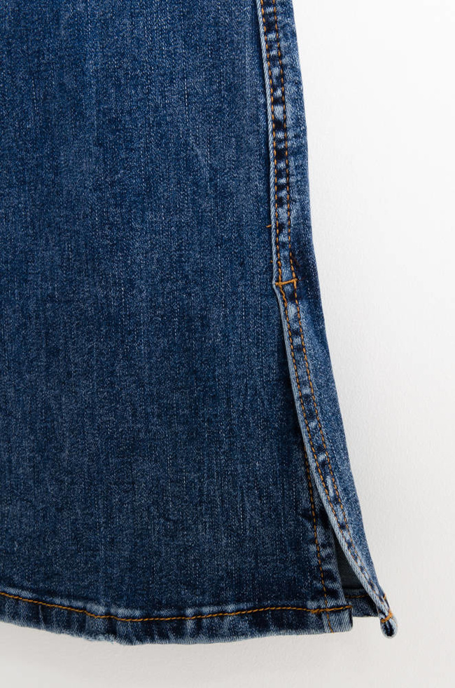 SPODNIE JEANSOWE TYPU SKINNY FLARE Z ROZCIĘCIEM NA DOLE