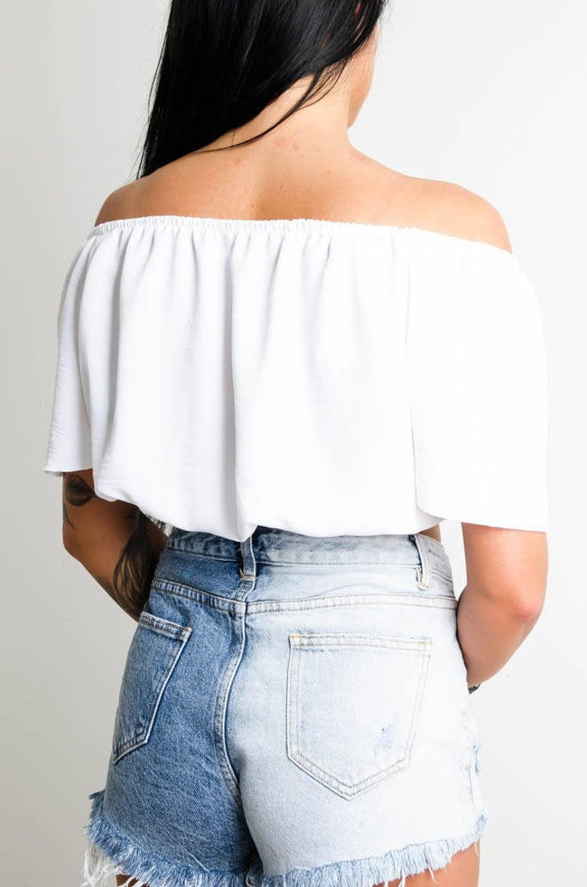 BIAŁA KRÓTKA BLUZKA Z WIĄZANIEM