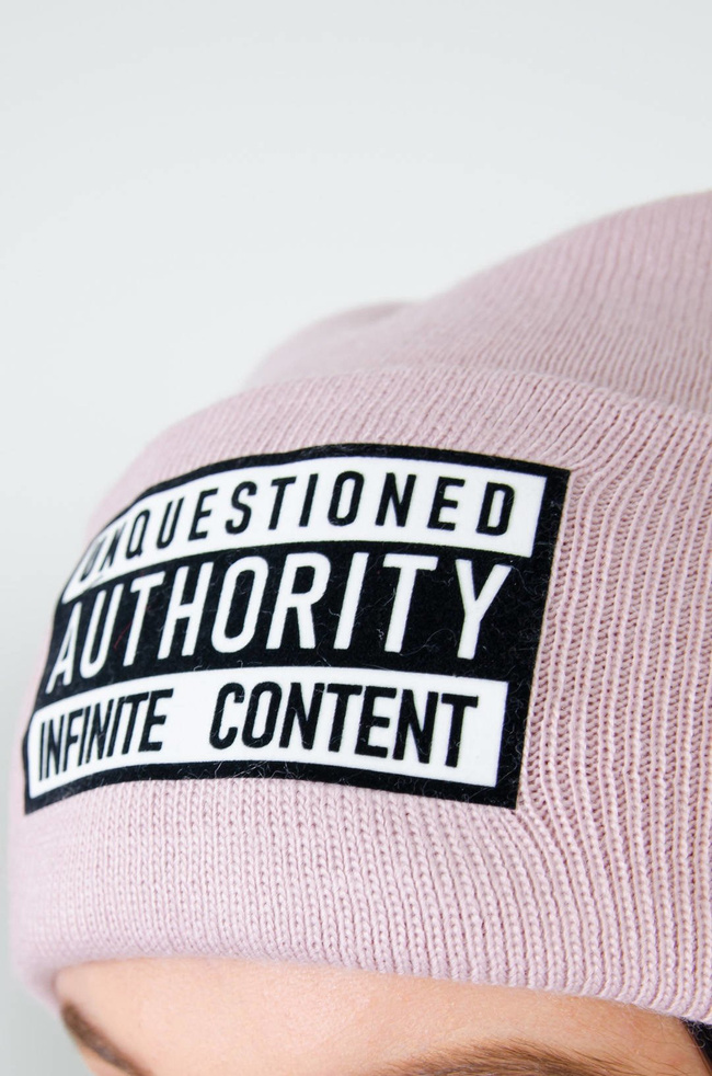 RÓŻOWA CZAPKA Z NASZYWKĄ