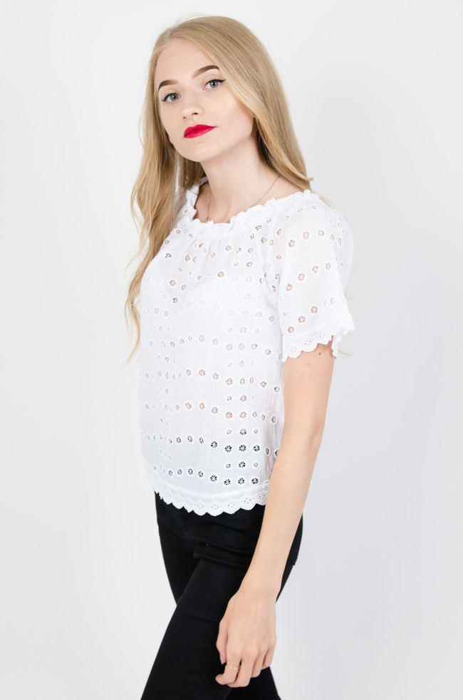 Krótka bluzka w ażurowe kółeczka