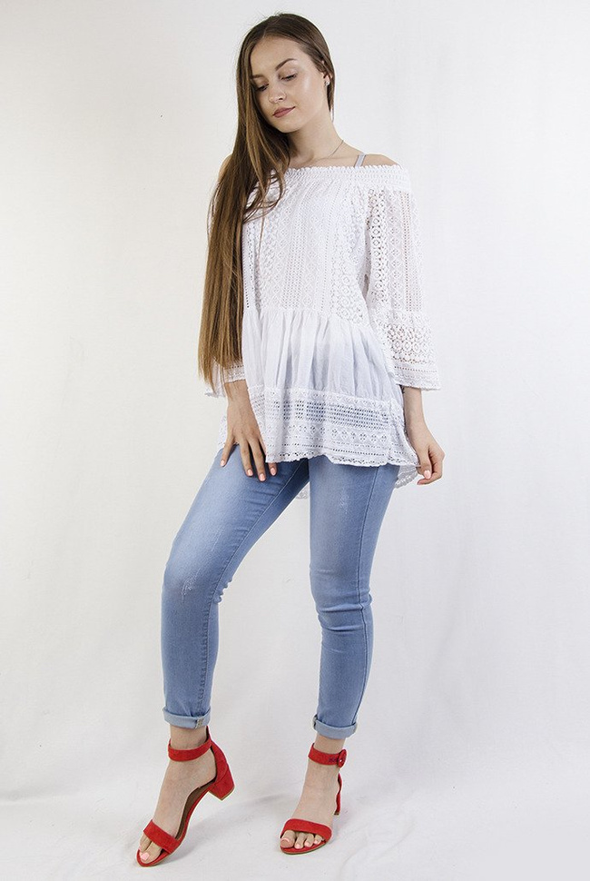 Biała ażurowa bluzka z falbanką na dole