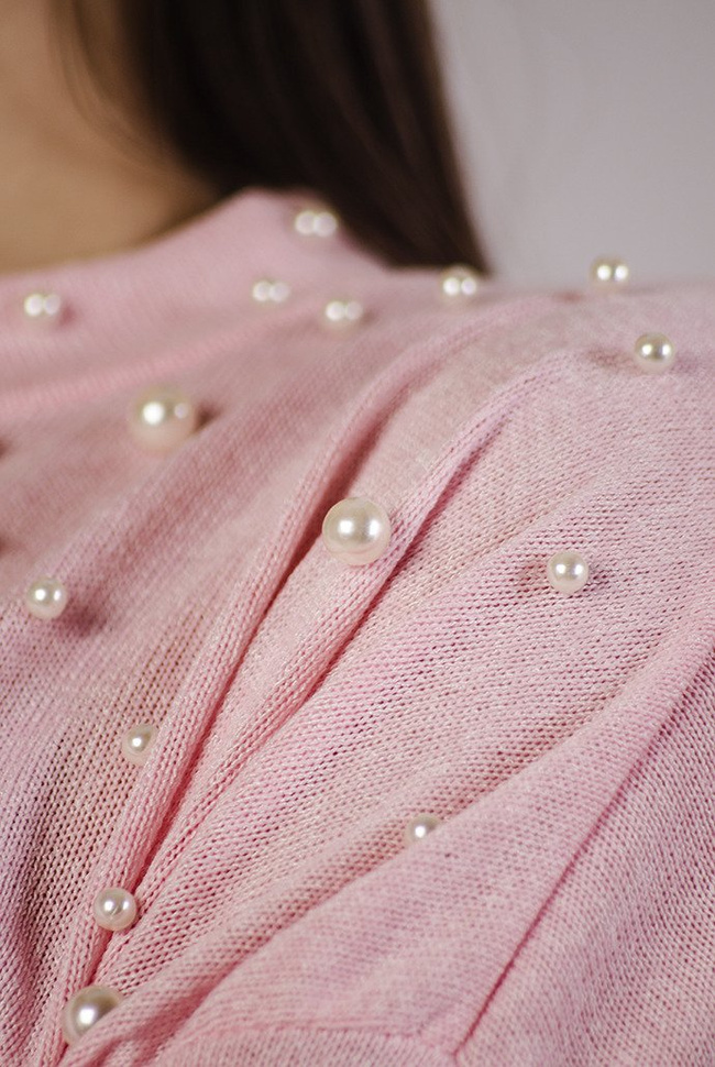 Różowa bluzka z koralikami