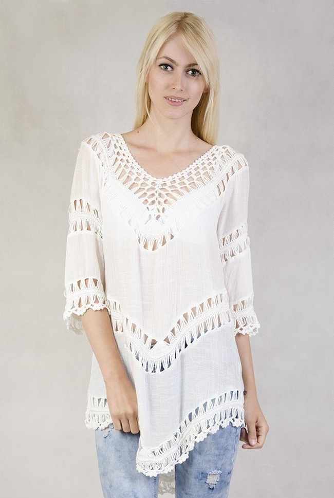 Biała, asymetryczna bluzka w stylu boho