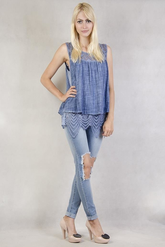 Bluzka podwójna z ozdobną koronką niebieska