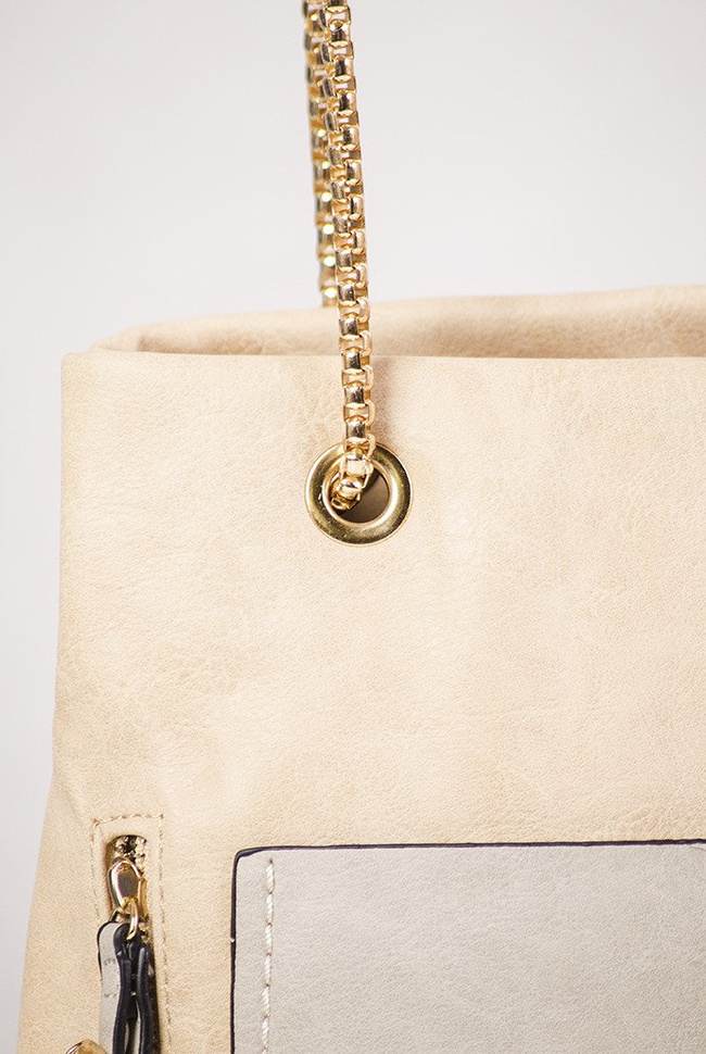 Beżowo-szara torebka na złotym łańcuszku