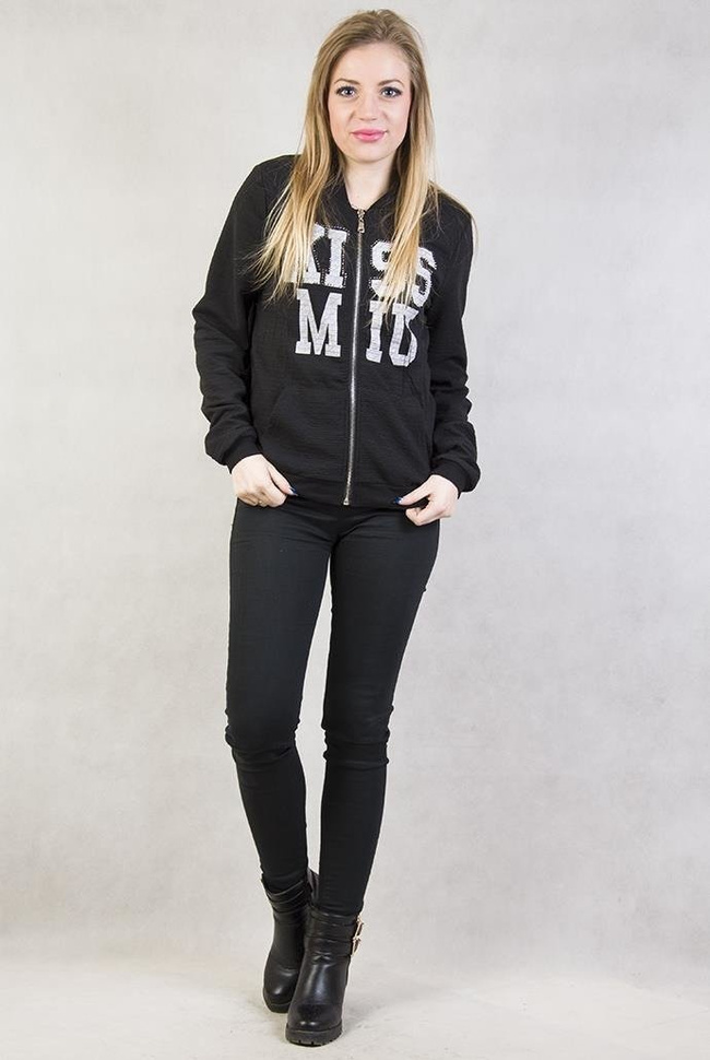 Czarna bluza z napisem "Kiss MIU"