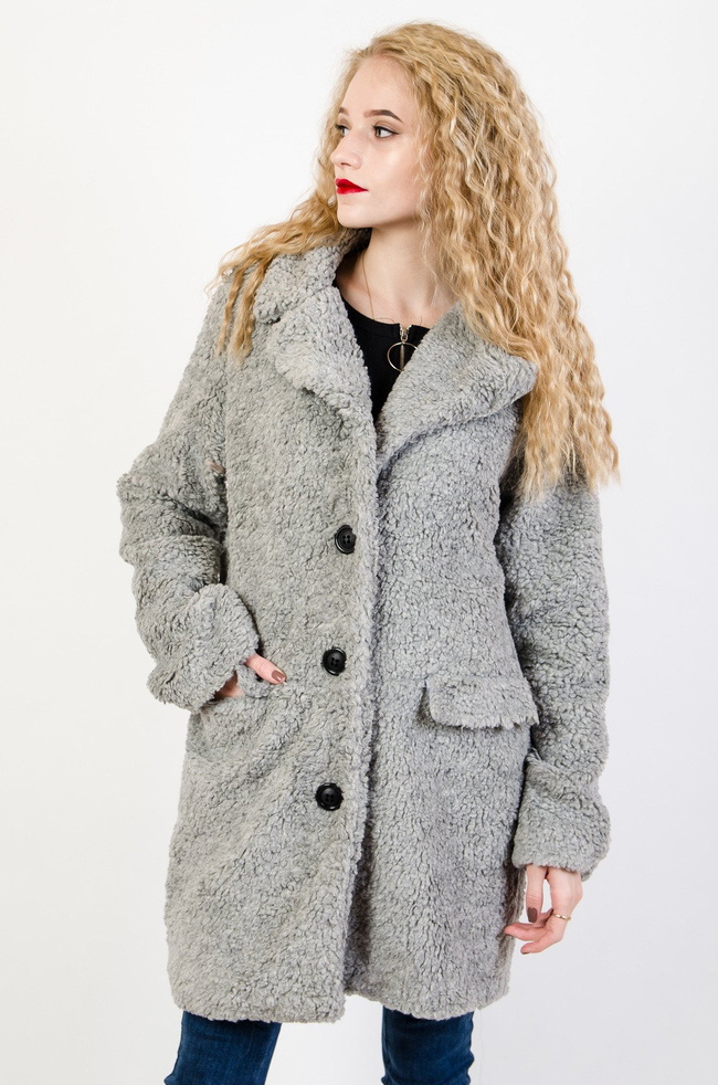 Szary pluszowy płaszcz zapinany na guziki
