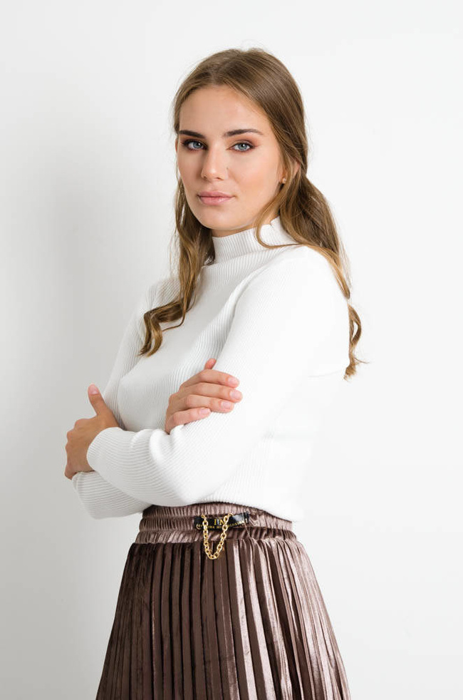 BIAŁY SWETEREK PRĄŻEK Z PÓŁGOLFEM