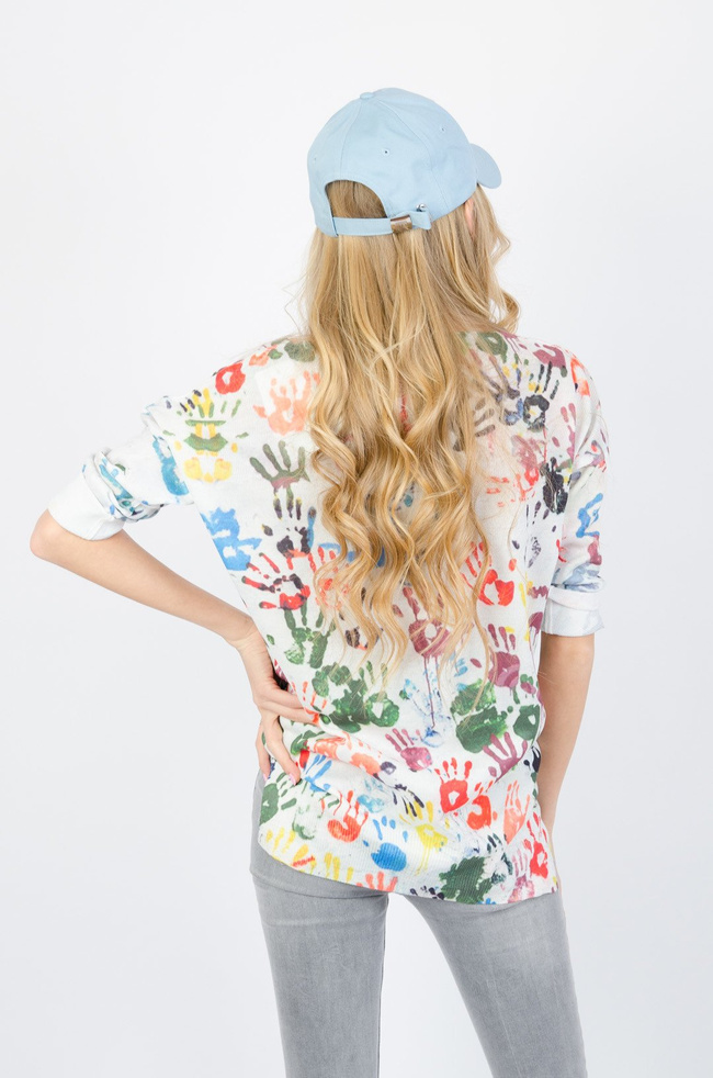 BIAŁA BLUZKA W SZPIC Z KOLOROWYM NADRUKIEM