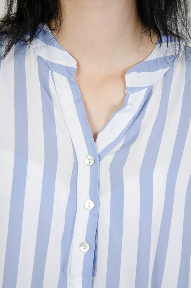 BIAŁO NIEBIESKA PRZEDŁUŻANA BLUZKA W PASKI