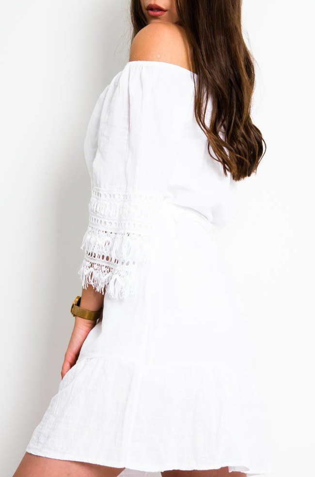 BIAŁA BAWEŁNIANA SUKIENKA Z AŻUROWYM ZDOBIENIEM NA RĘKAWACH