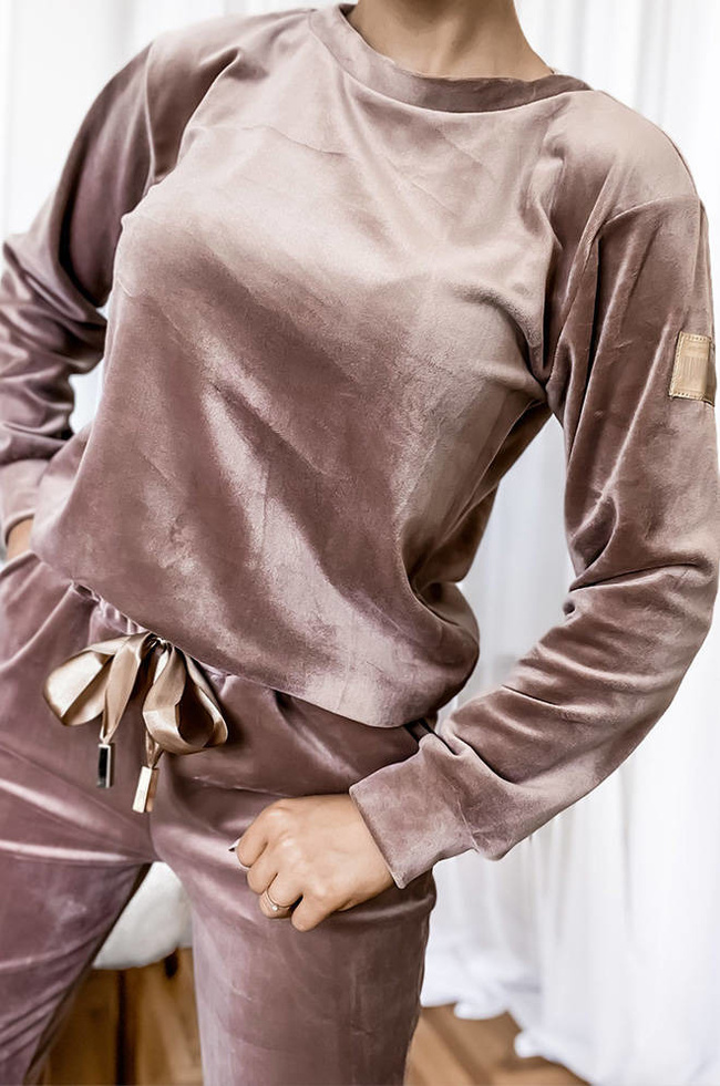 KOMPLET DRESOWY WELUROWY Z OZDOBNĄ NASZYWKĄ- BRĄZOWY