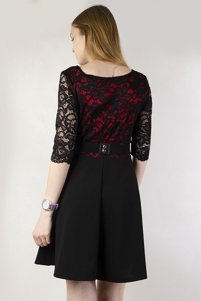 Czarno-czerwona sukienka z rozkloszowanym dołem