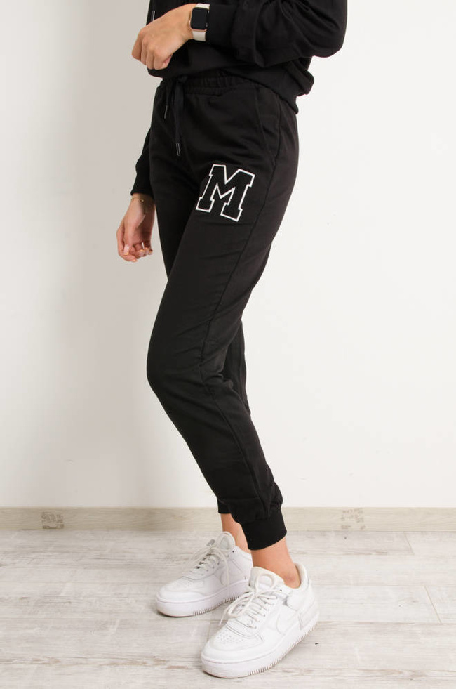 KOMPLET DRESOWY Z OZDOBNĄ NASZYWKĄ- CZARNY