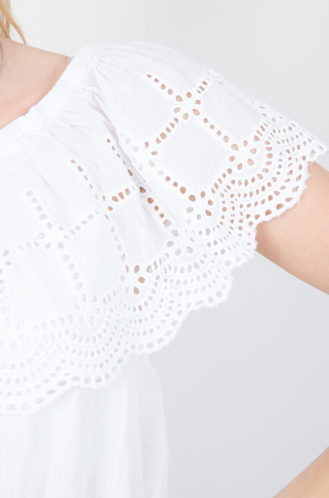 Biała bluzka z ażurowym hiszpańskim dekoltem i gumką w talii
